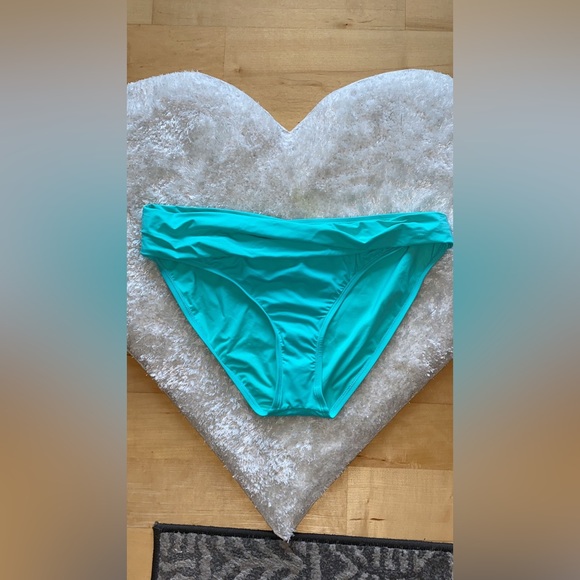 La Blanca
Deluxe Island Goddess Reversible Hipster Swim Bikini Bottom - Picture 7 of 9